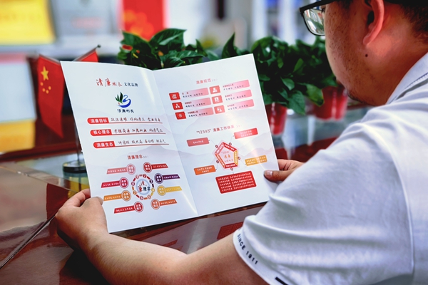 1747798004598240.jpg 彩頁(yè)_副本.jpg